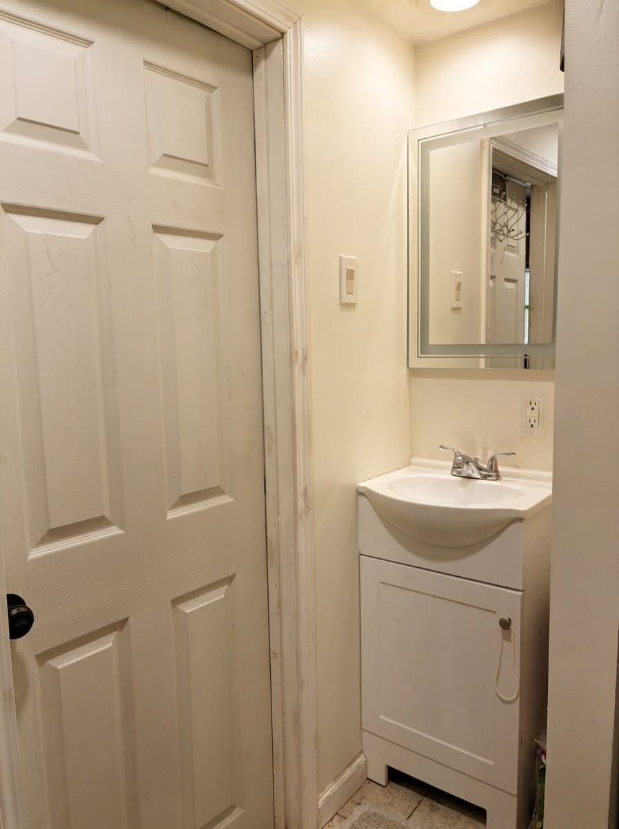 Oakland Apartment: 8101 Sunkist Dr