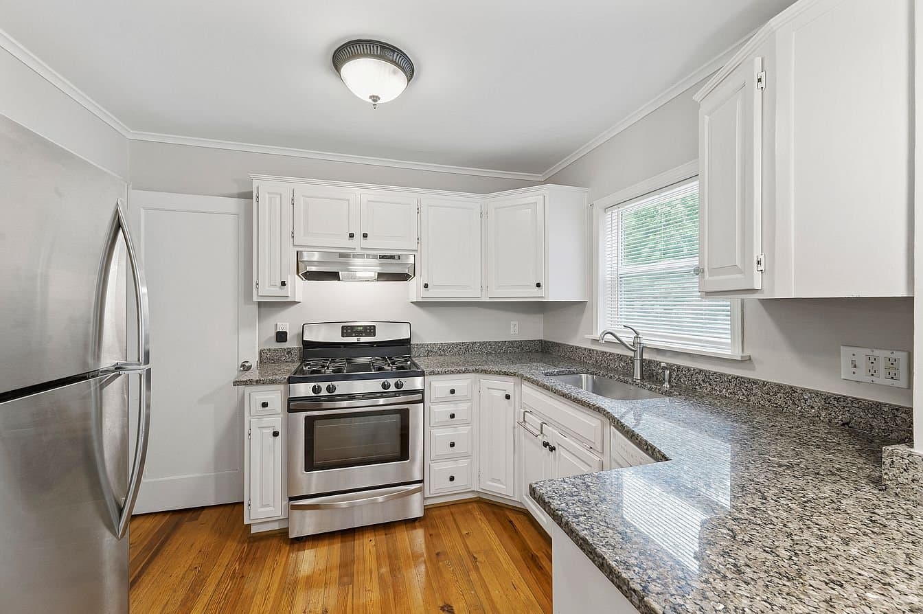 Mission House: 5301 Russell St