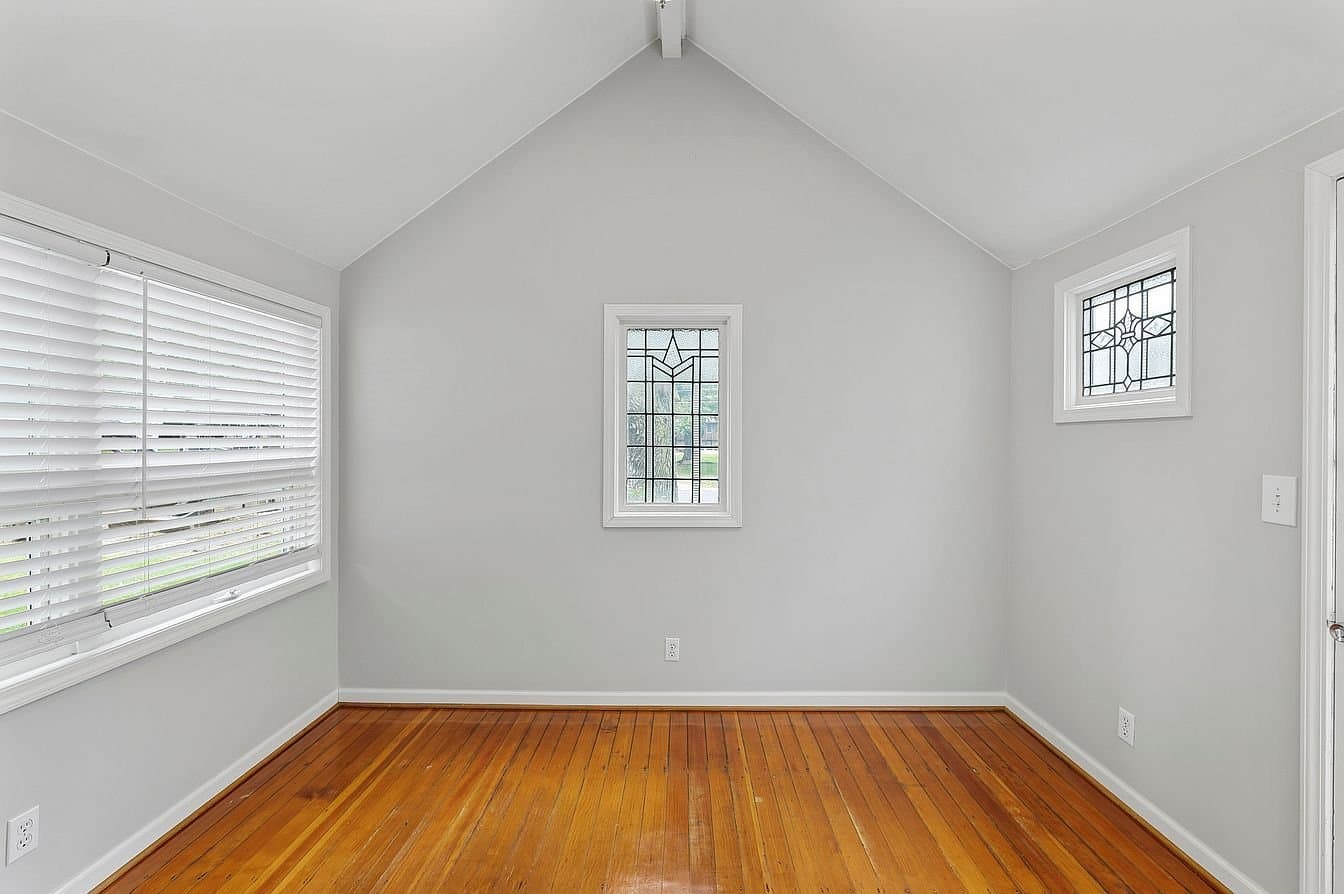 Mission House: 5301 Russell St