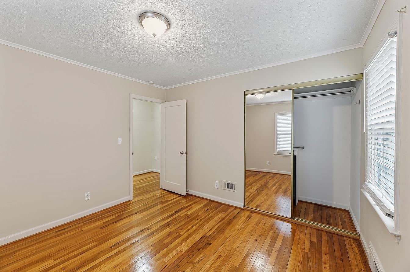 Mission House: 5301 Russell St