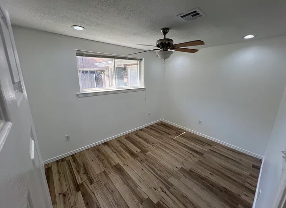 Metairie House: 854 Orion Ave
