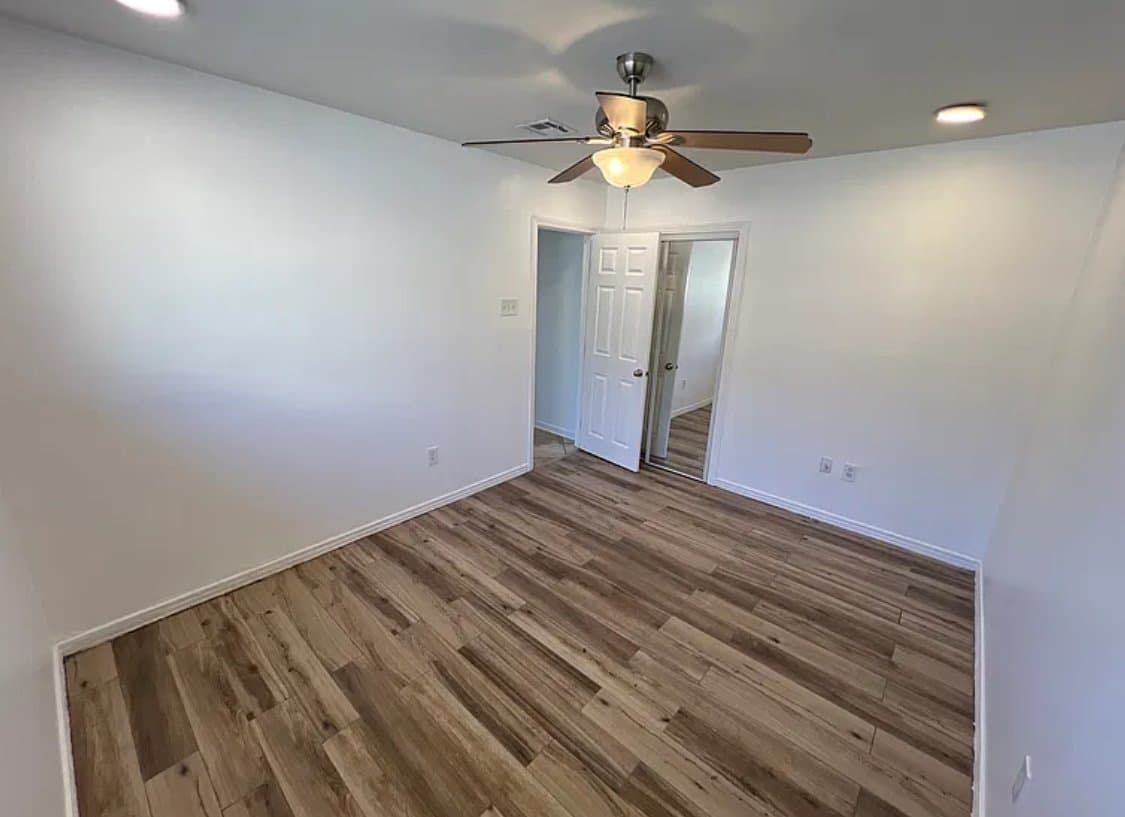 Metairie House: 854 Orion Ave