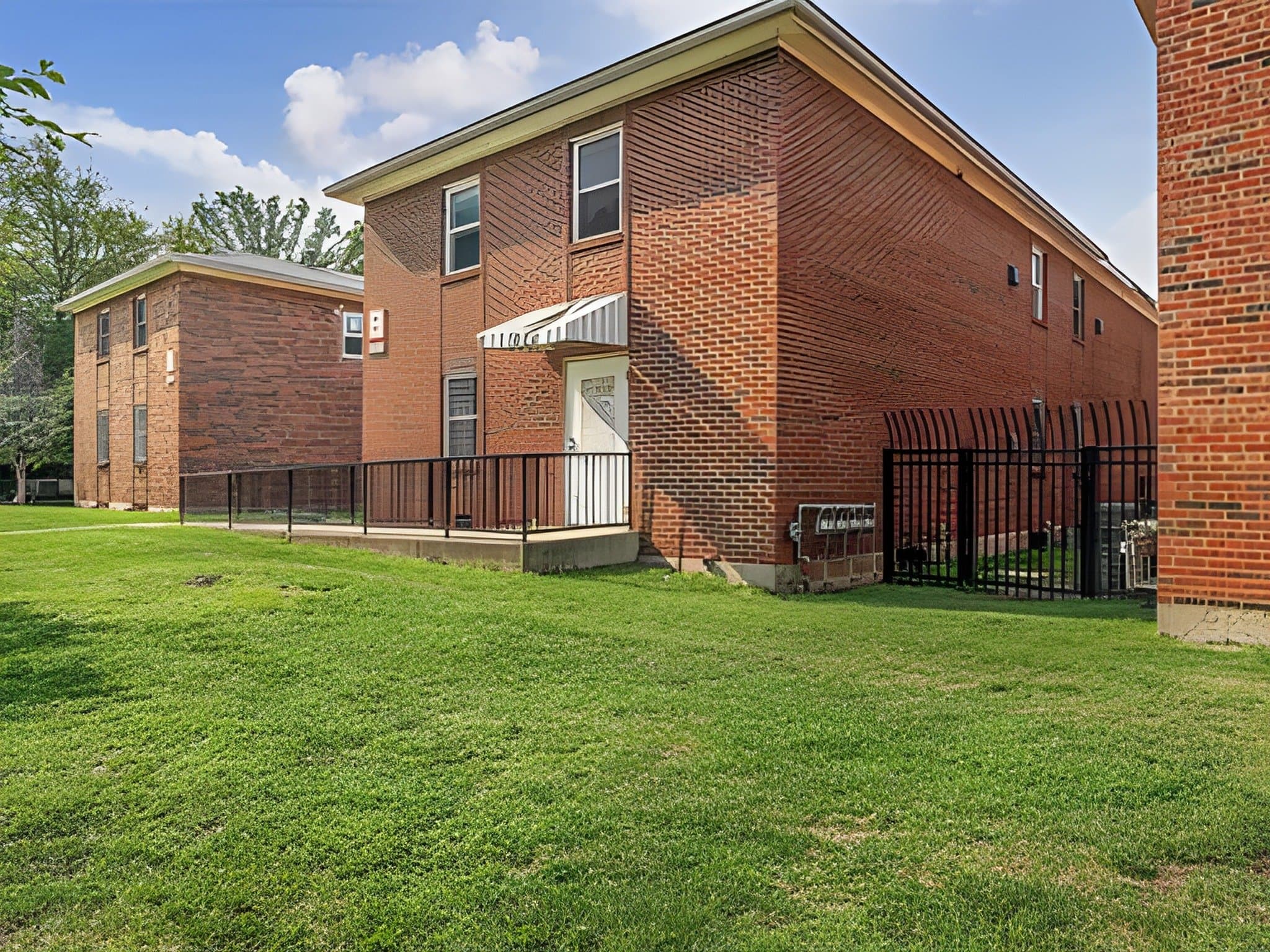 Saint Louis Apartment: 2641 Keokuk Street Building C