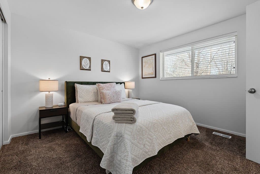 Holladay House: 5726 S Highland Dr