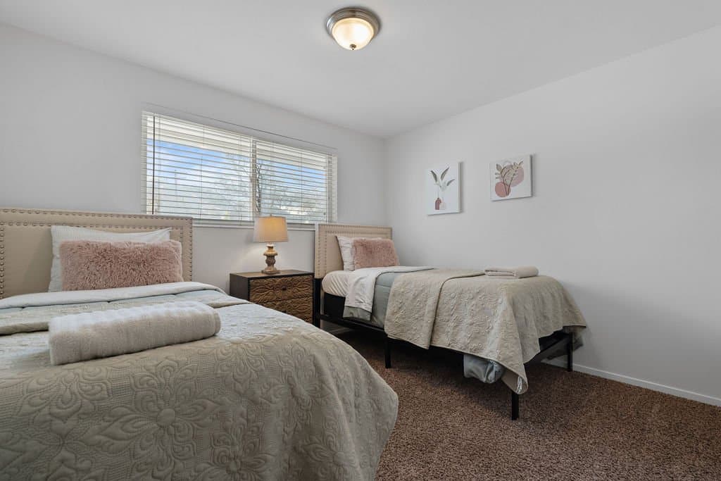 Holladay House: 5726 S Highland Dr