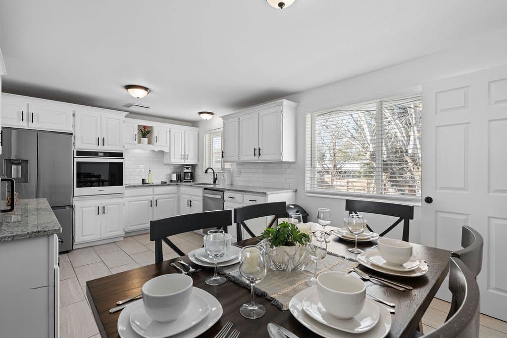 Holladay House: 5726 S Highland Dr