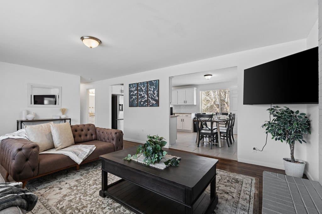 Holladay House: 5726 S Highland Dr