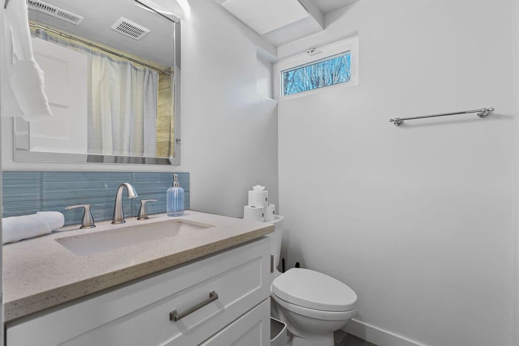 Holladay House: 5726 S Highland Dr
