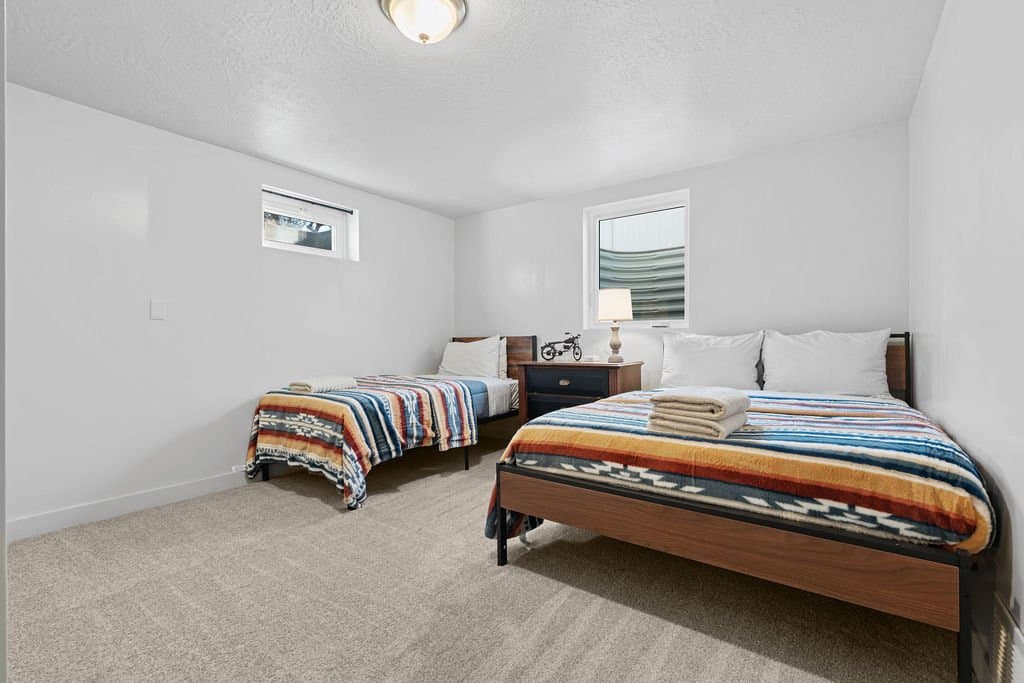 Holladay House: 5726 S Highland Dr