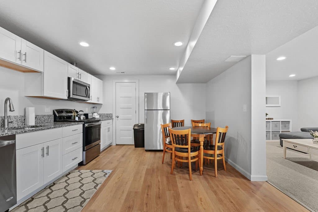 Holladay House: 5726 S Highland Dr