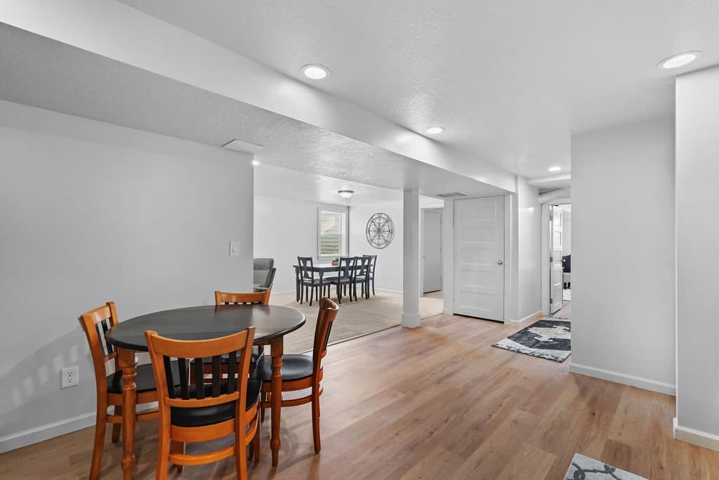 Holladay House: 5726 S Highland Dr