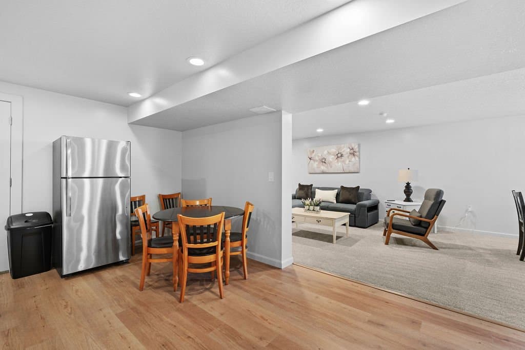 Holladay House: 5726 S Highland Dr