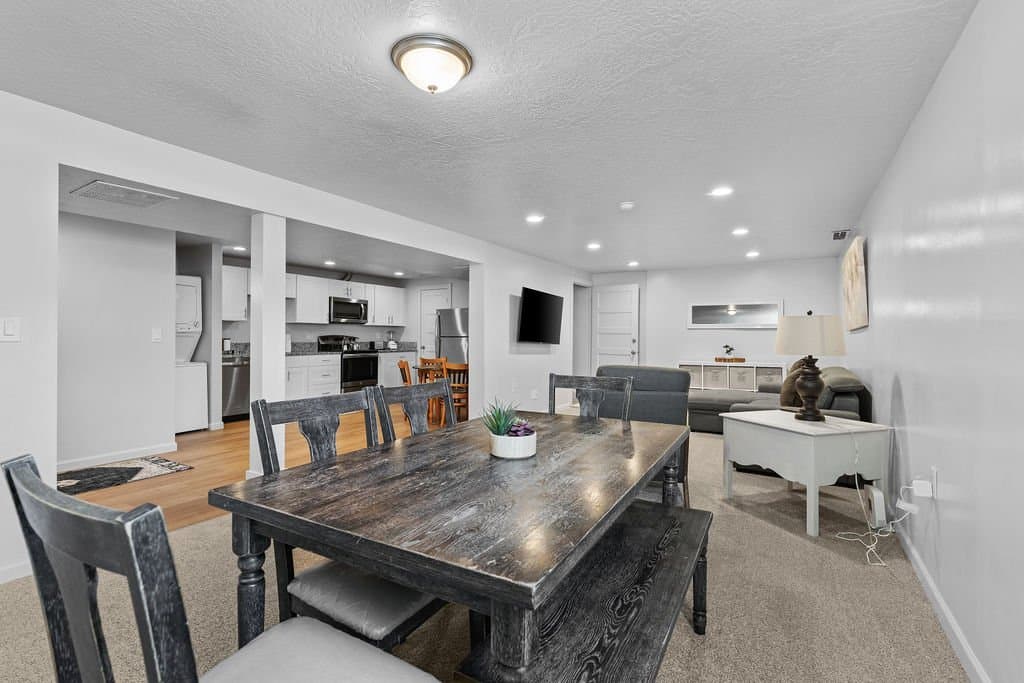 Holladay House: 5726 S Highland Dr