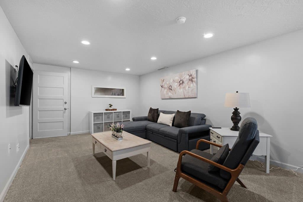 Holladay House: 5726 S Highland Dr