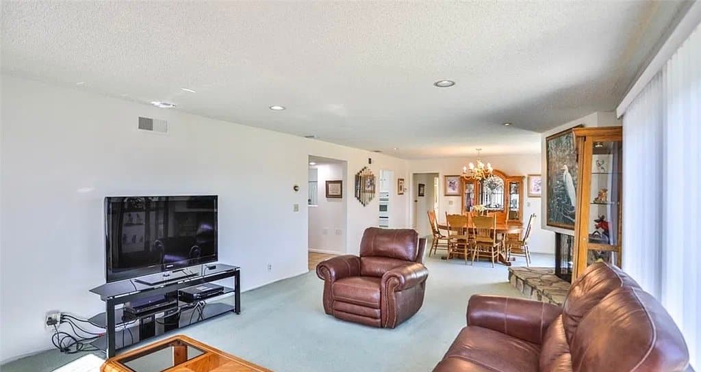 Brea House: 914 Carlson Dr