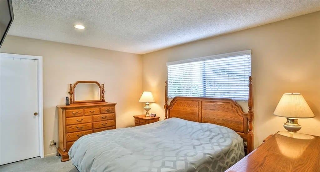 Brea House: 914 Carlson Dr