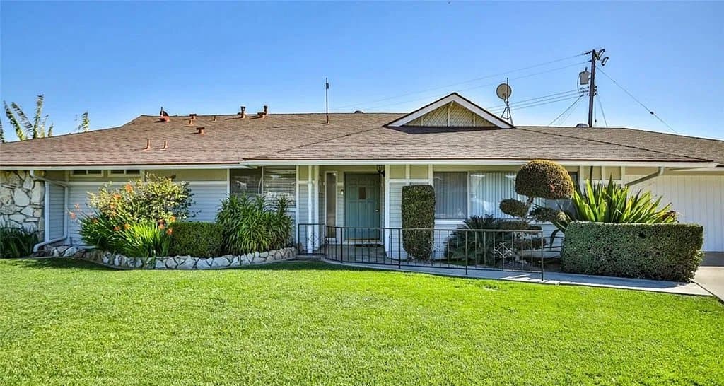 Brea House: 914 Carlson Dr
