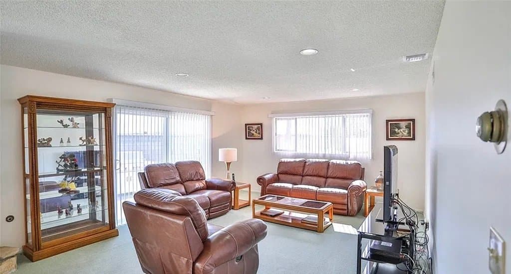 Brea House: 914 Carlson Dr