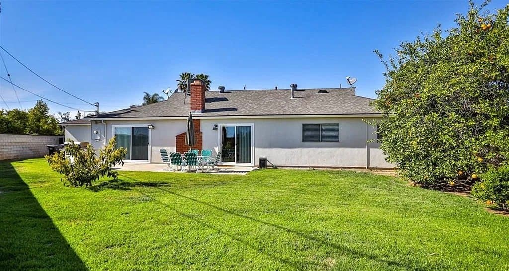 Brea House: 914 Carlson Dr