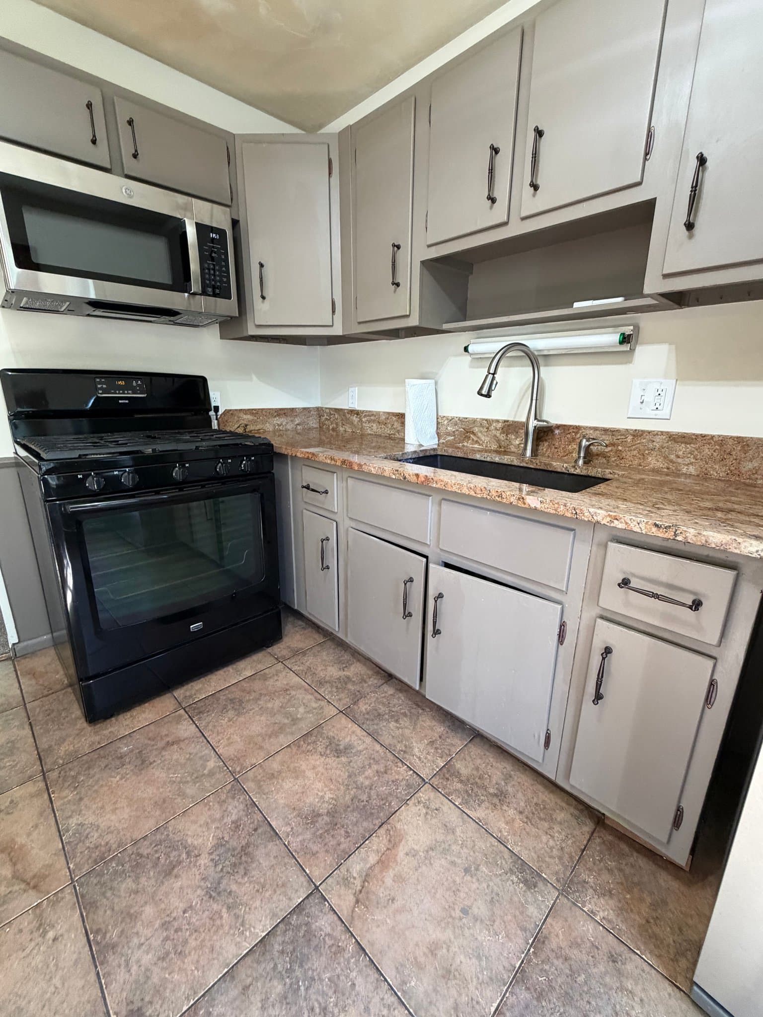 Clinton House: 3350 Symphony Ln
