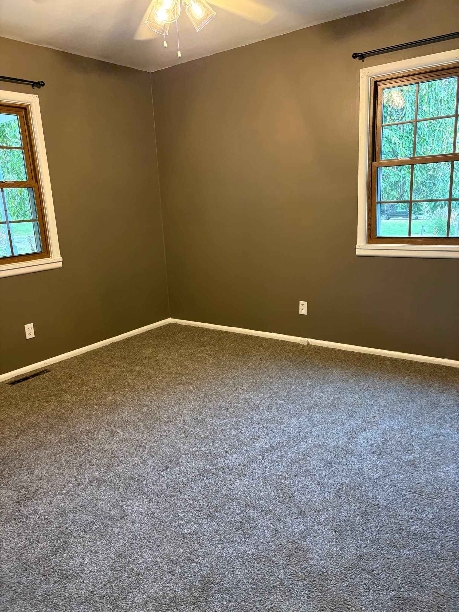 Clinton House: 3350 Symphony Ln