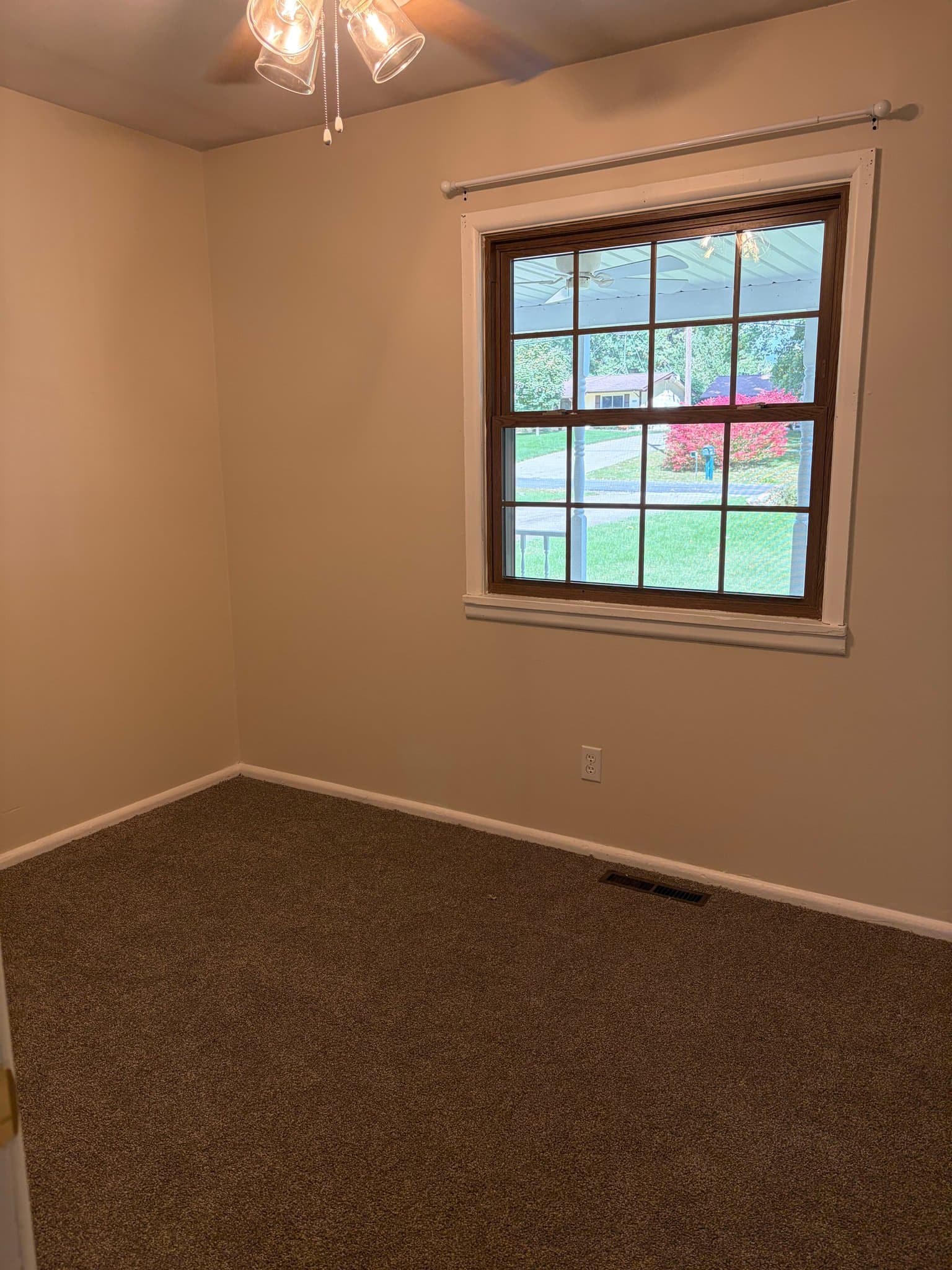 Clinton House: 3350 Symphony Ln