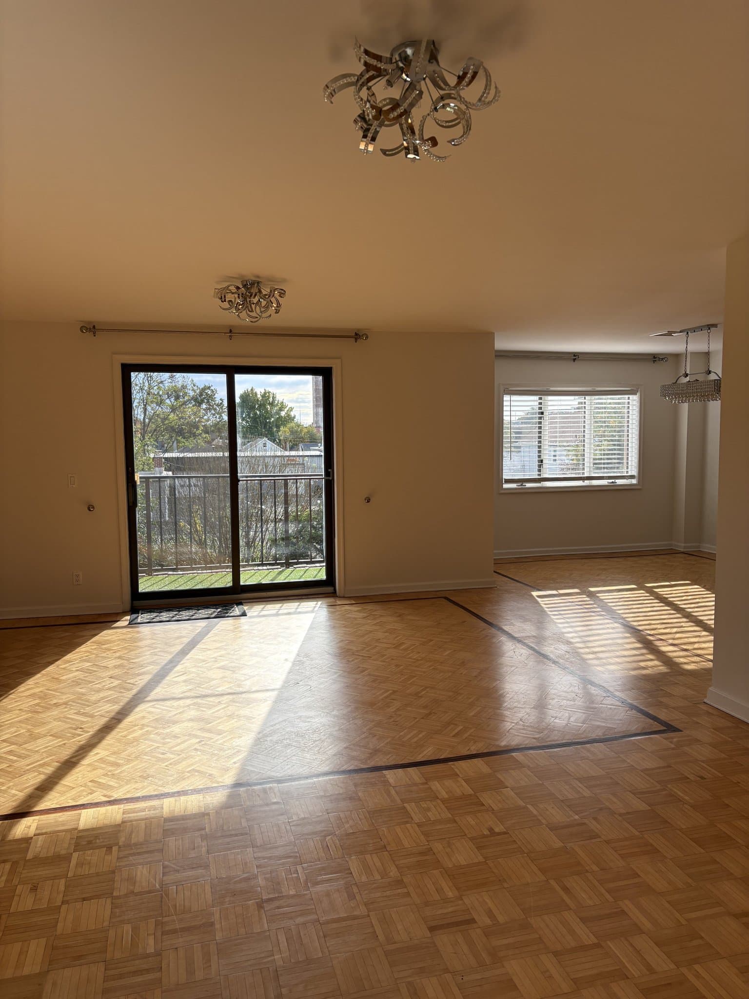 Cliffside Park Apartment: 633 Palisade Ave