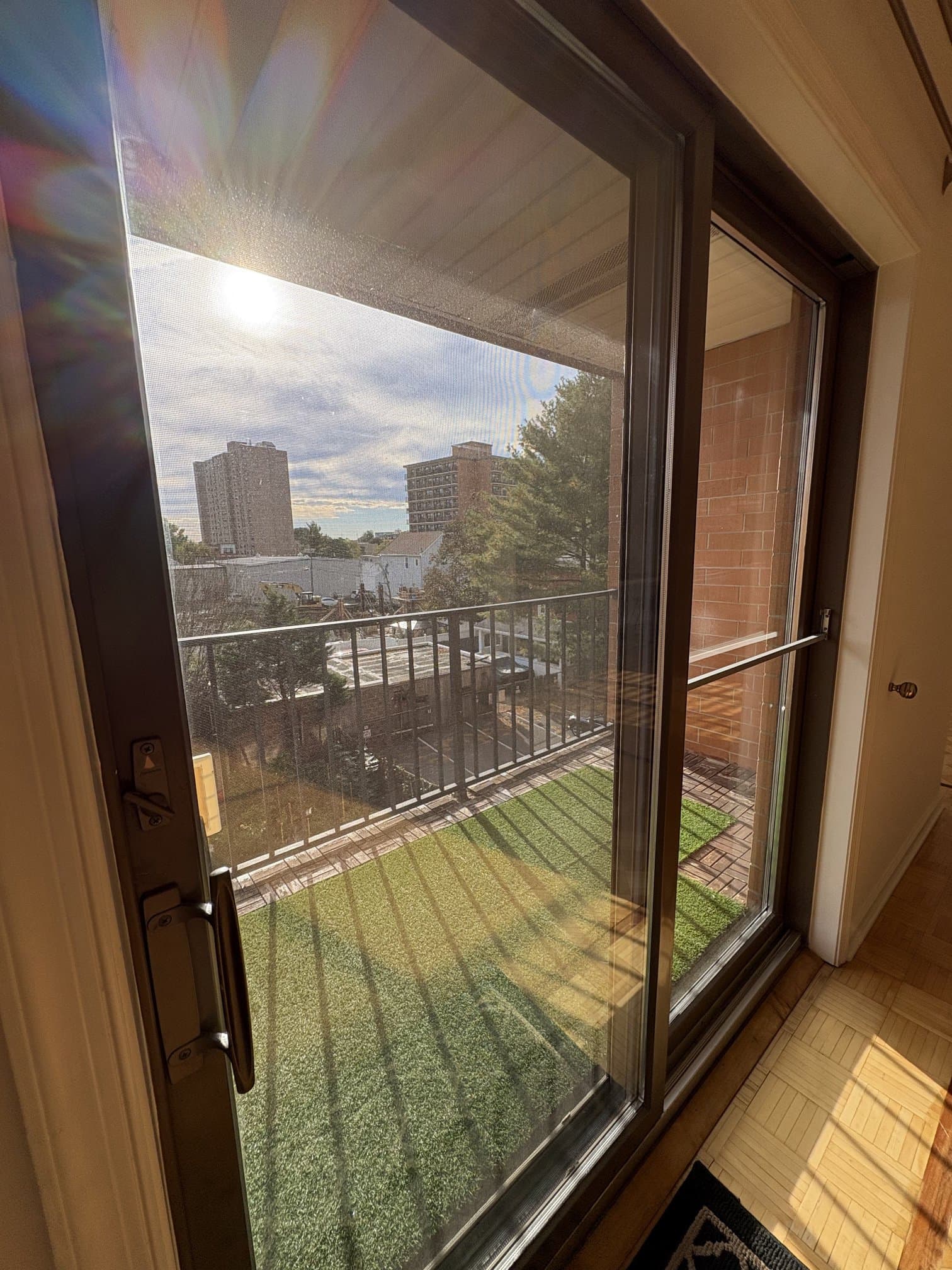 Cliffside Park Apartment: 633 Palisade Ave