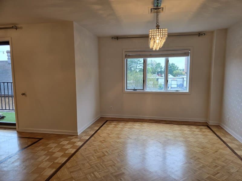 Cliffside Park Apartment: 633 Palisade Ave
