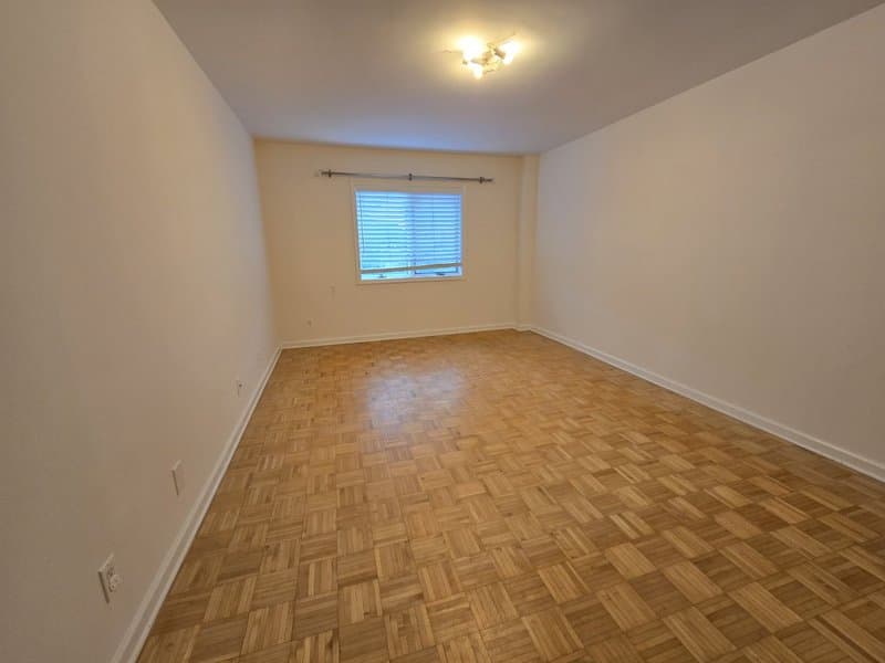 Cliffside Park Apartment: 633 Palisade Ave