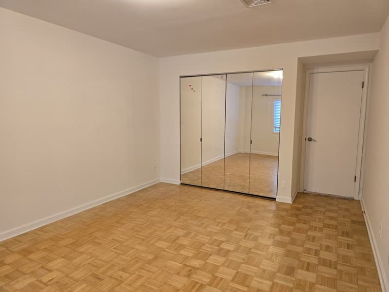 Cliffside Park Apartment: 633 Palisade Ave