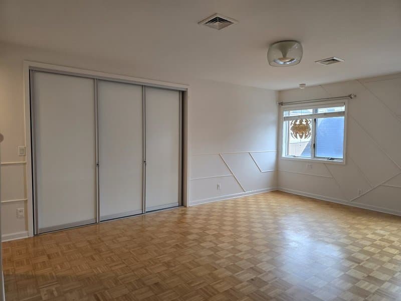Cliffside Park Apartment: 633 Palisade Ave