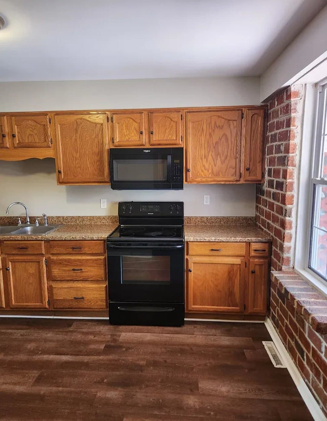 Mount Joy Townhome: 934 W Main St