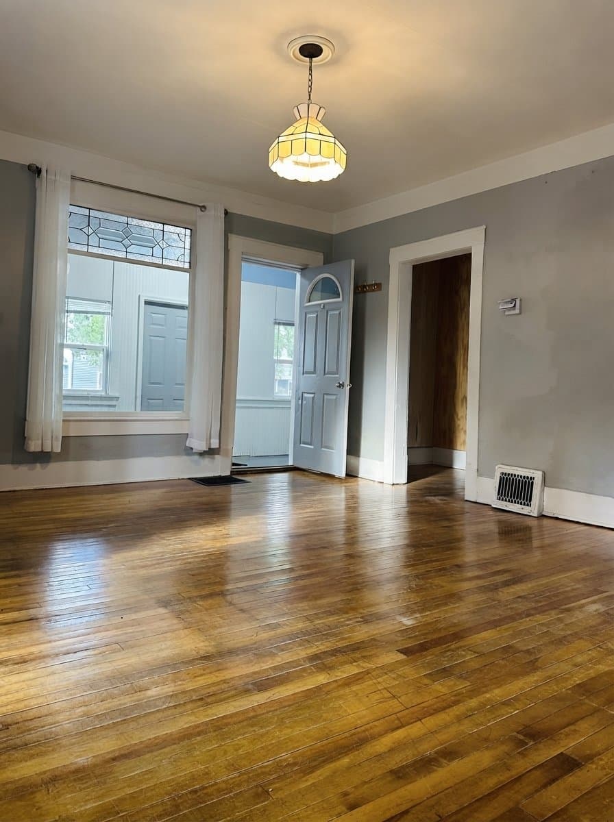 Eau Claire House: 309 Elm St