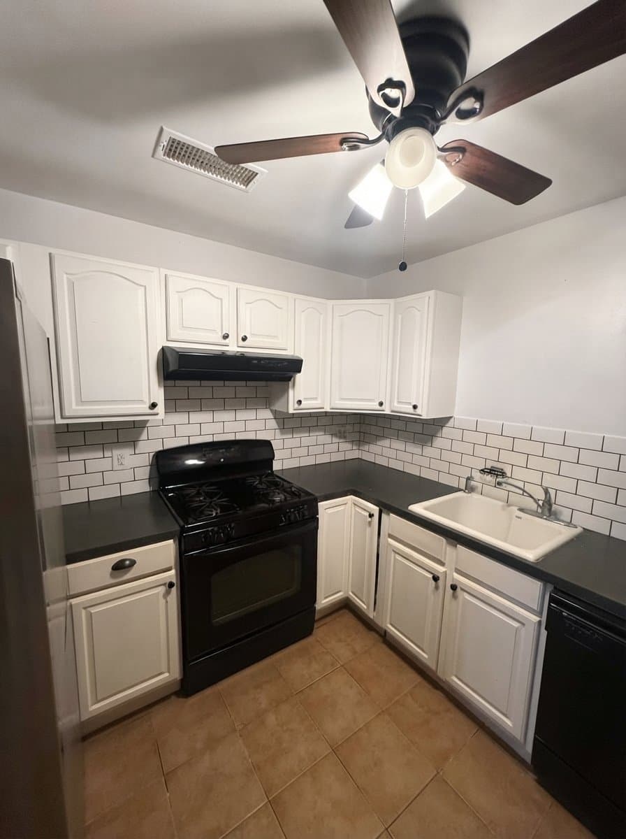 Fort Worth House: 3337 Kingsbury Ave