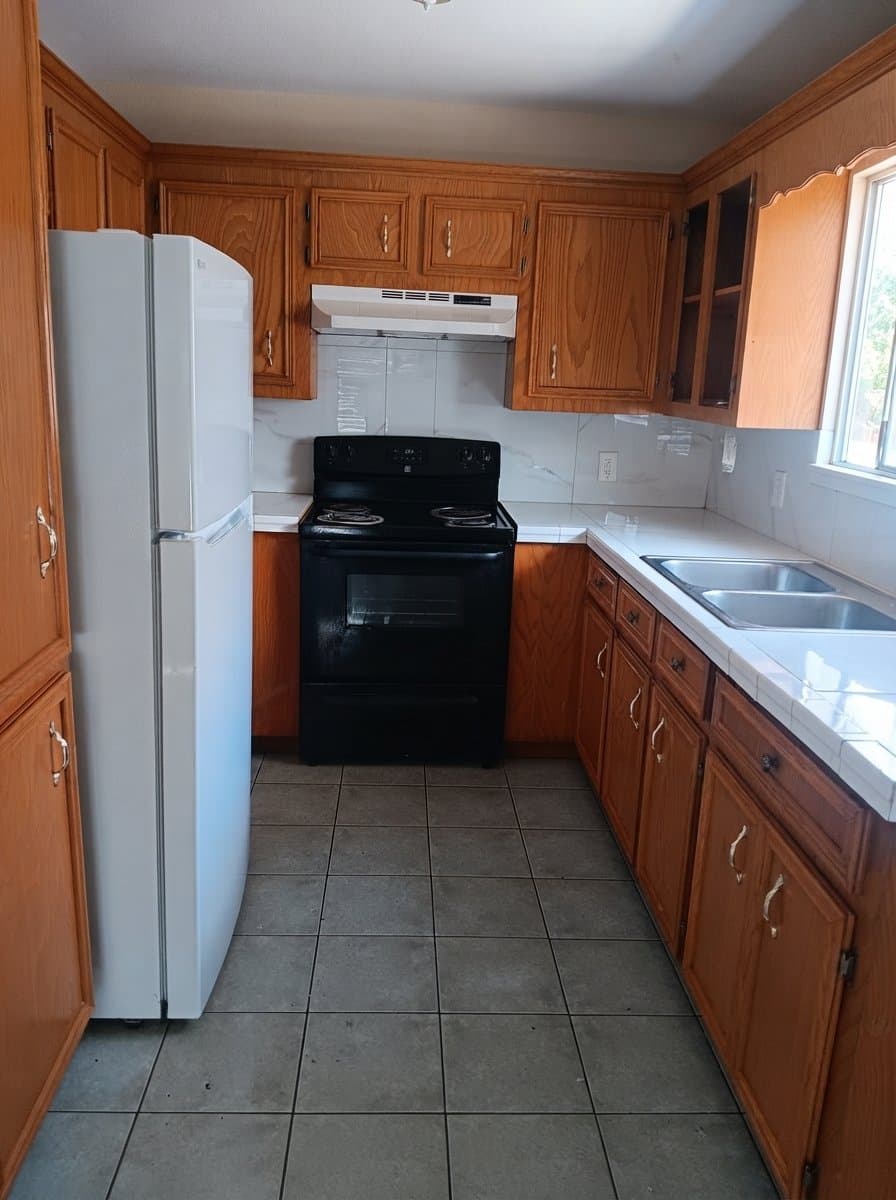 Donna Multiplex: 417 Date Palm Avenue