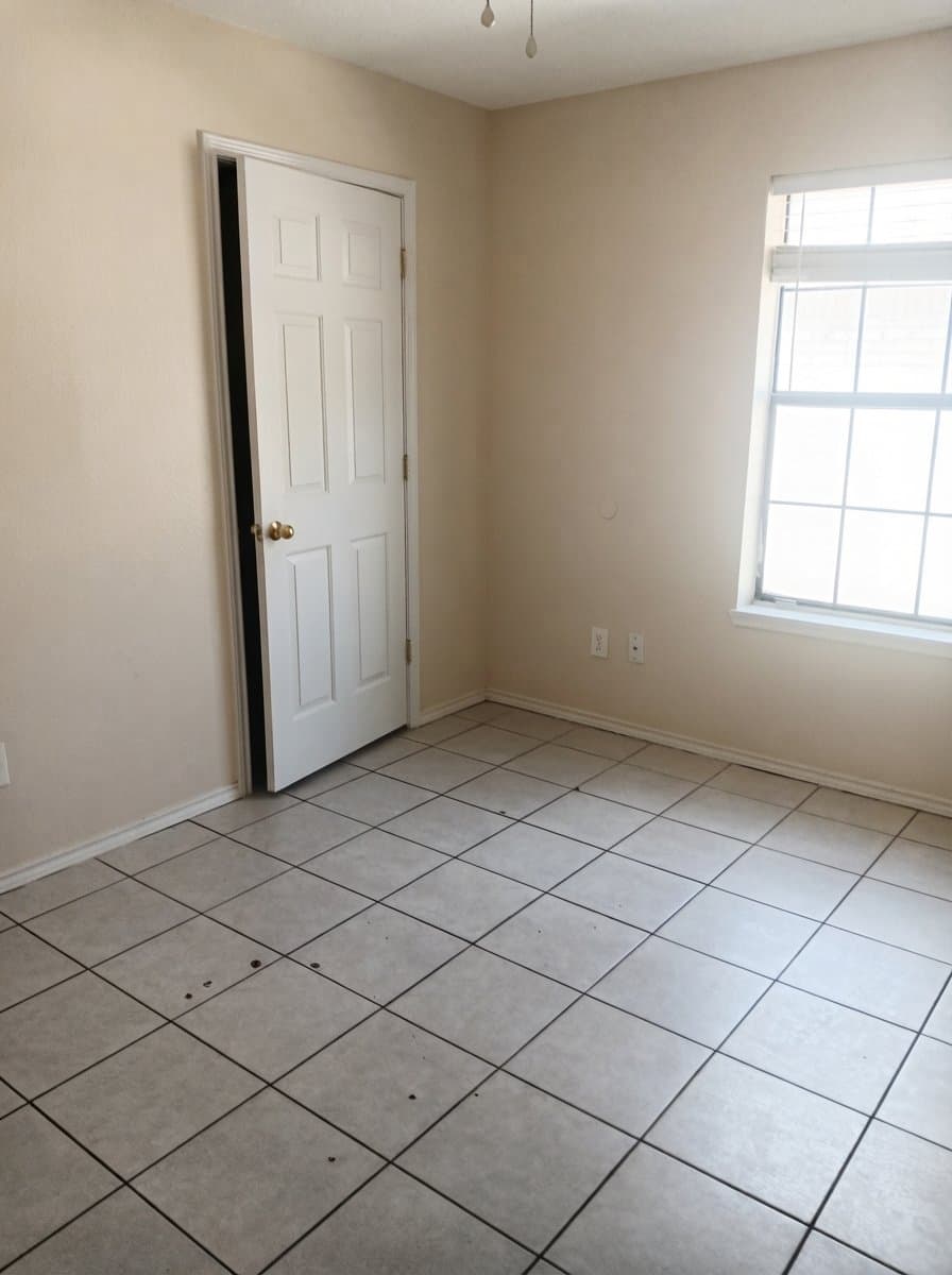 Donna Multiplex: 417 Date Palm Avenue
