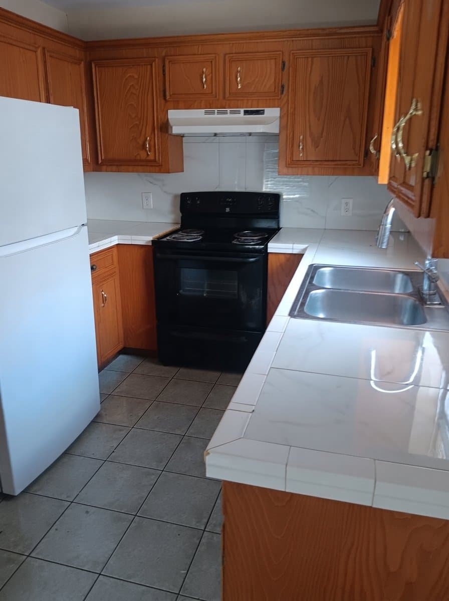 Donna Multiplex: 417 Date Palm Avenue