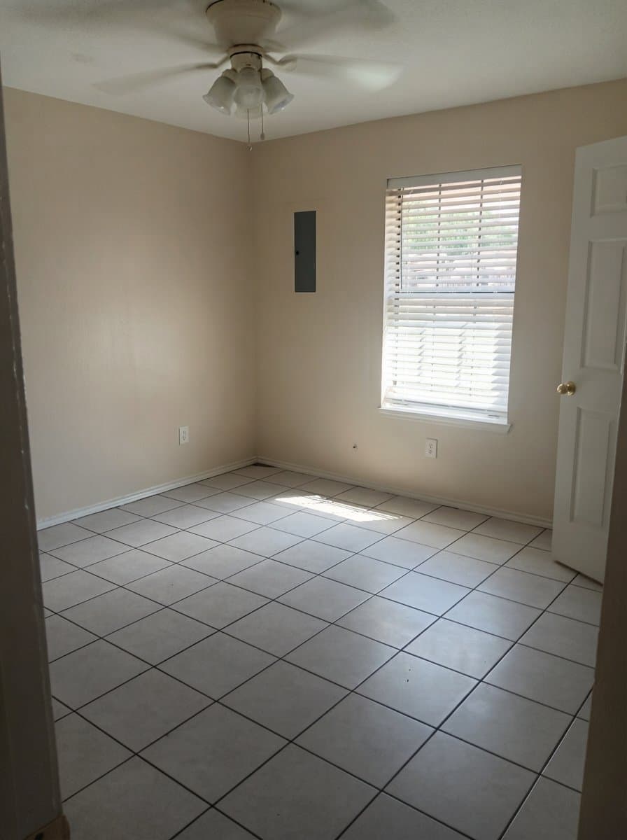 Donna Multiplex: 417 Date Palm Avenue