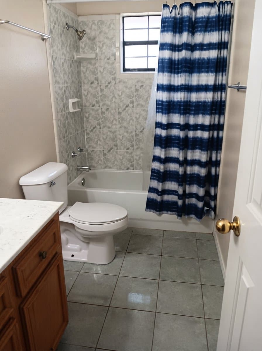 Donna Multiplex: 417 Date Palm Avenue