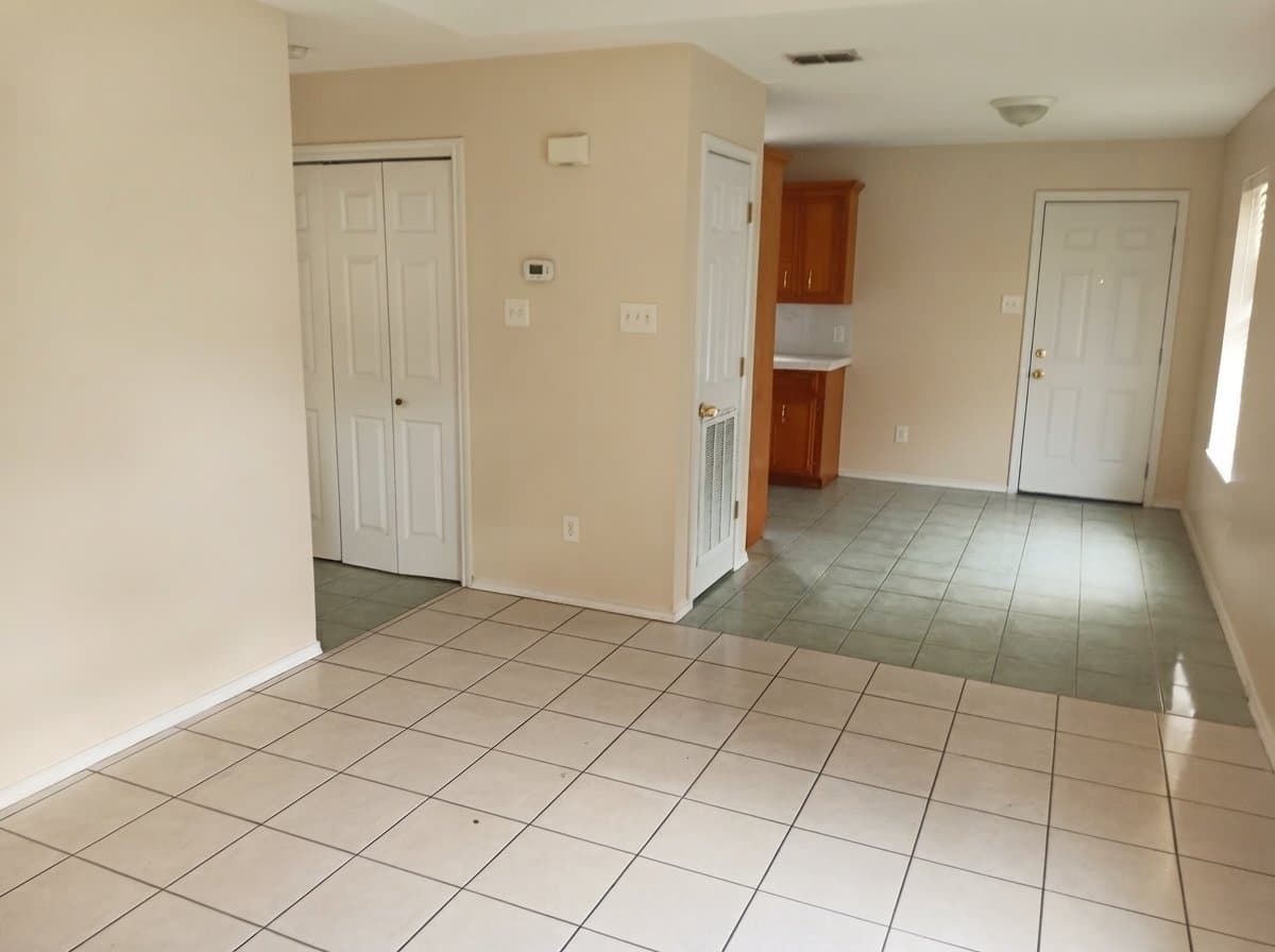 Donna Multiplex: 417 Date Palm Avenue