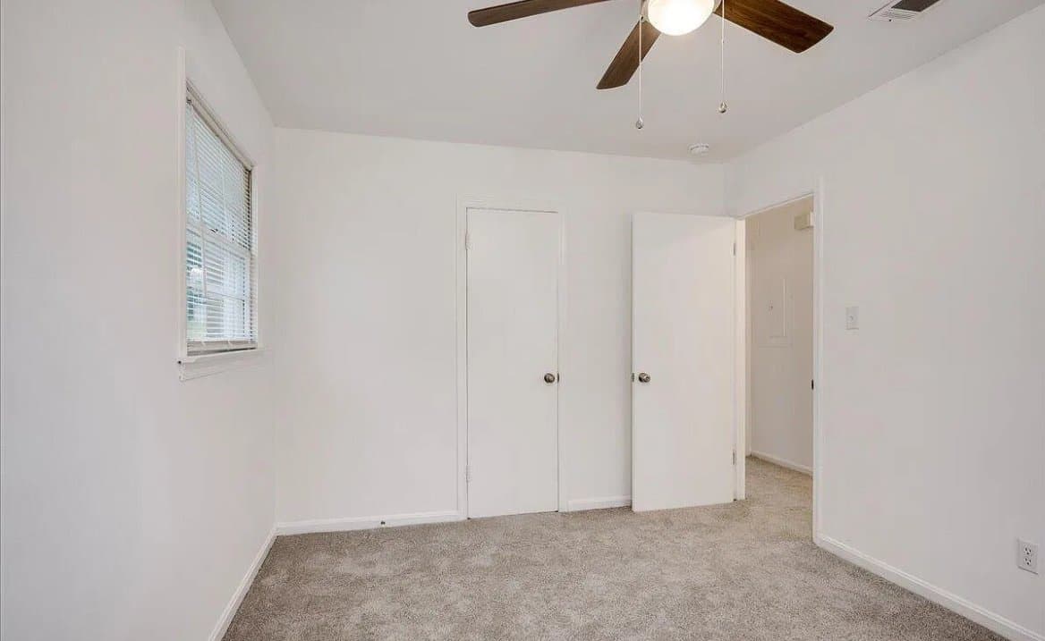 Augusta House: 2002 Evergreen Dr
