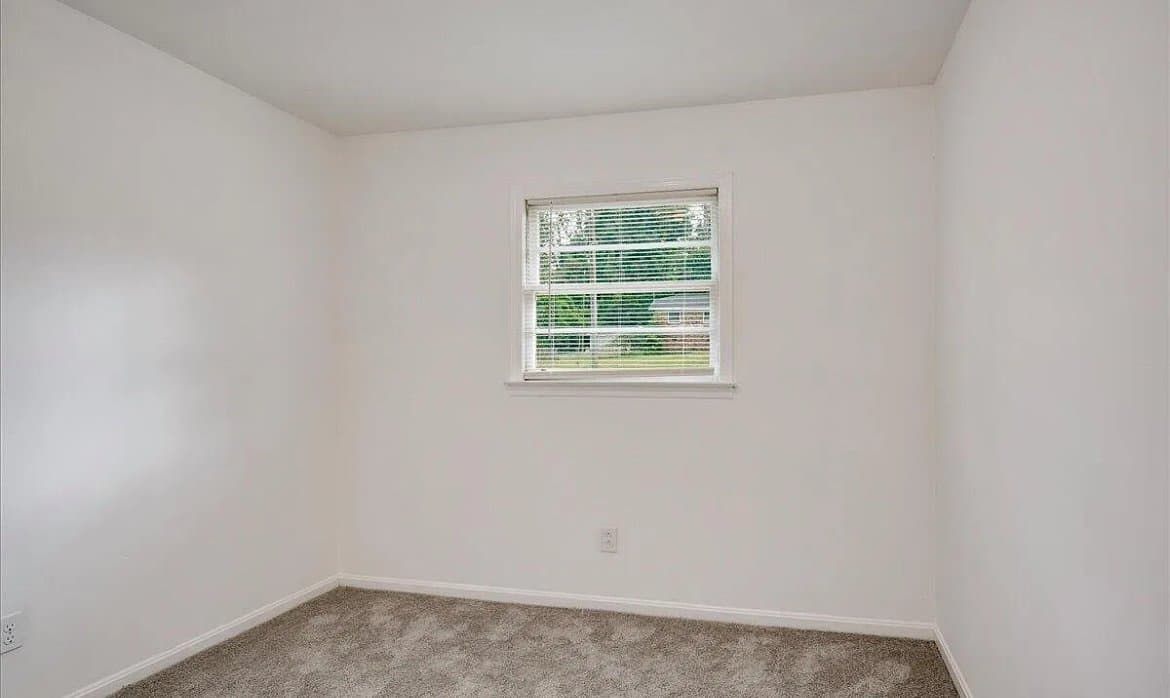 Augusta House: 2002 Evergreen Dr