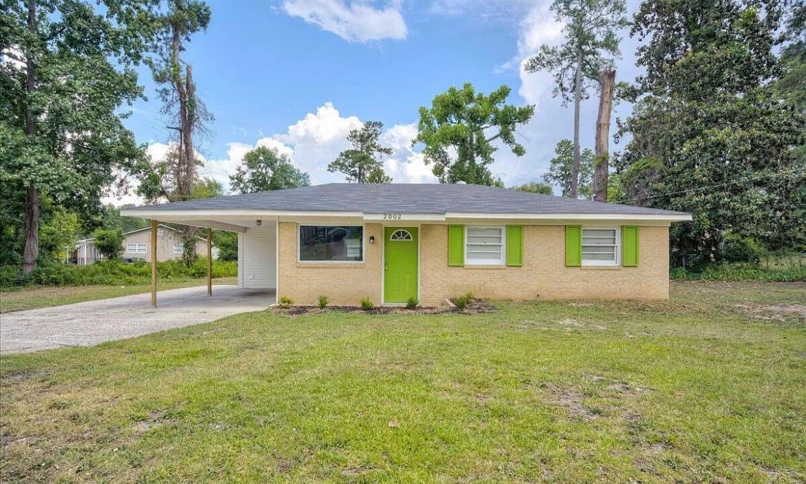Augusta House: 2002 Evergreen Dr