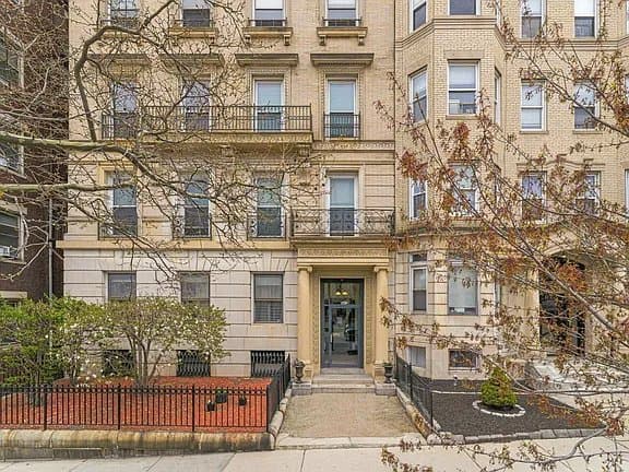 Boston Condo: 465 Park Dr