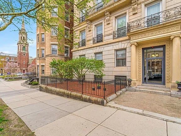 Boston Condo: 465 Park Dr