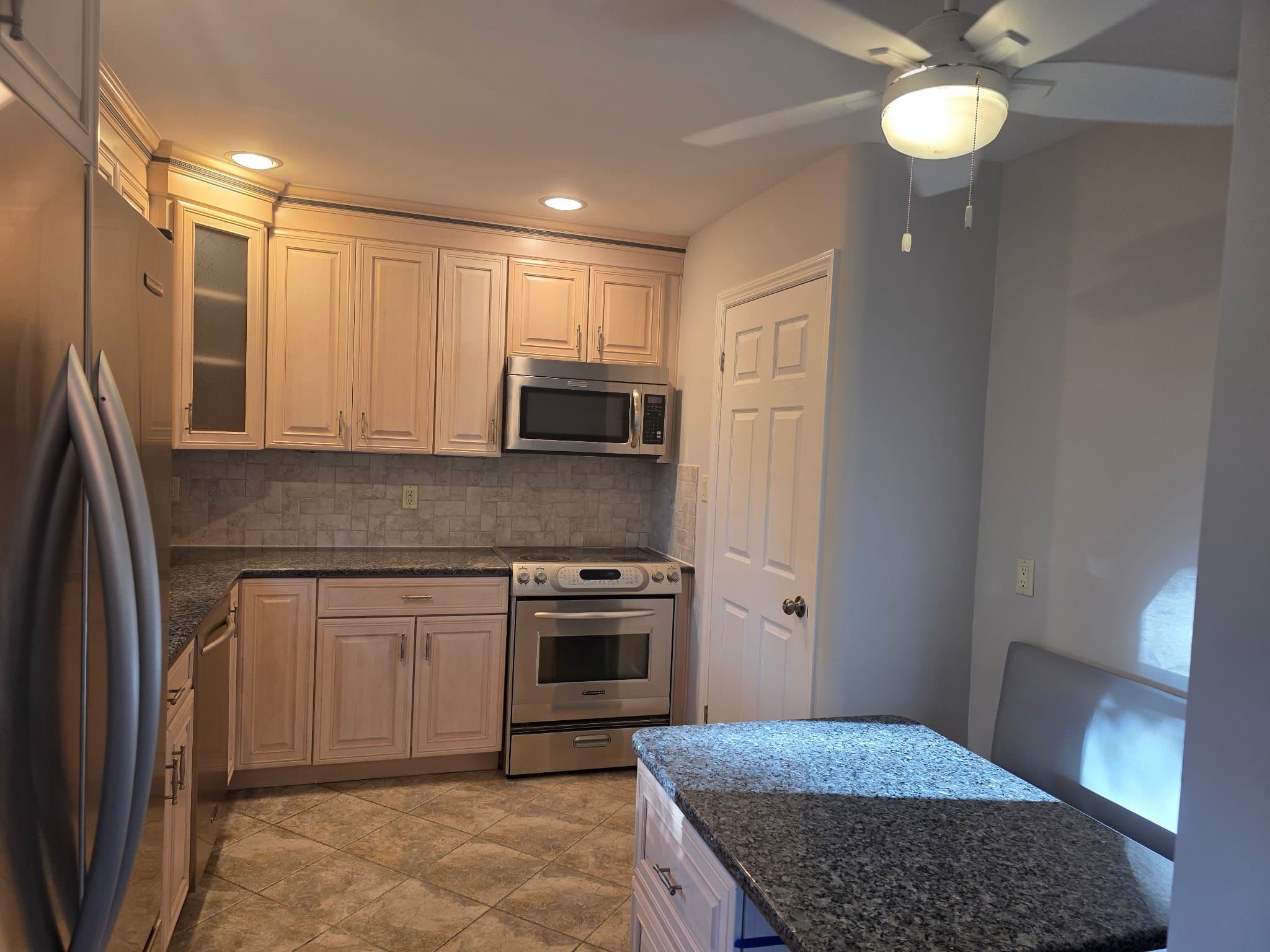 Valley Stream House: 32 Elderberry Ln E