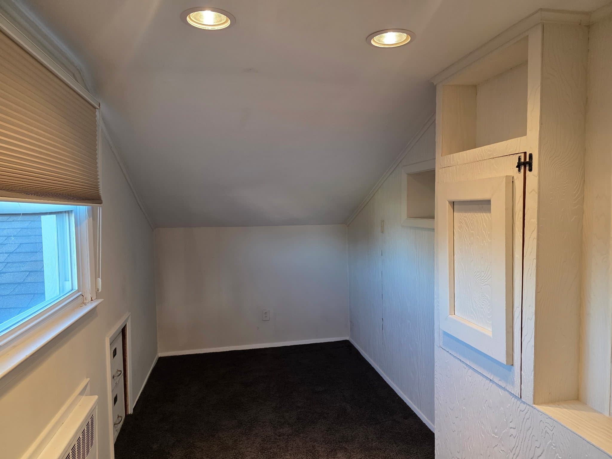 Valley Stream House: 32 Elderberry Ln E