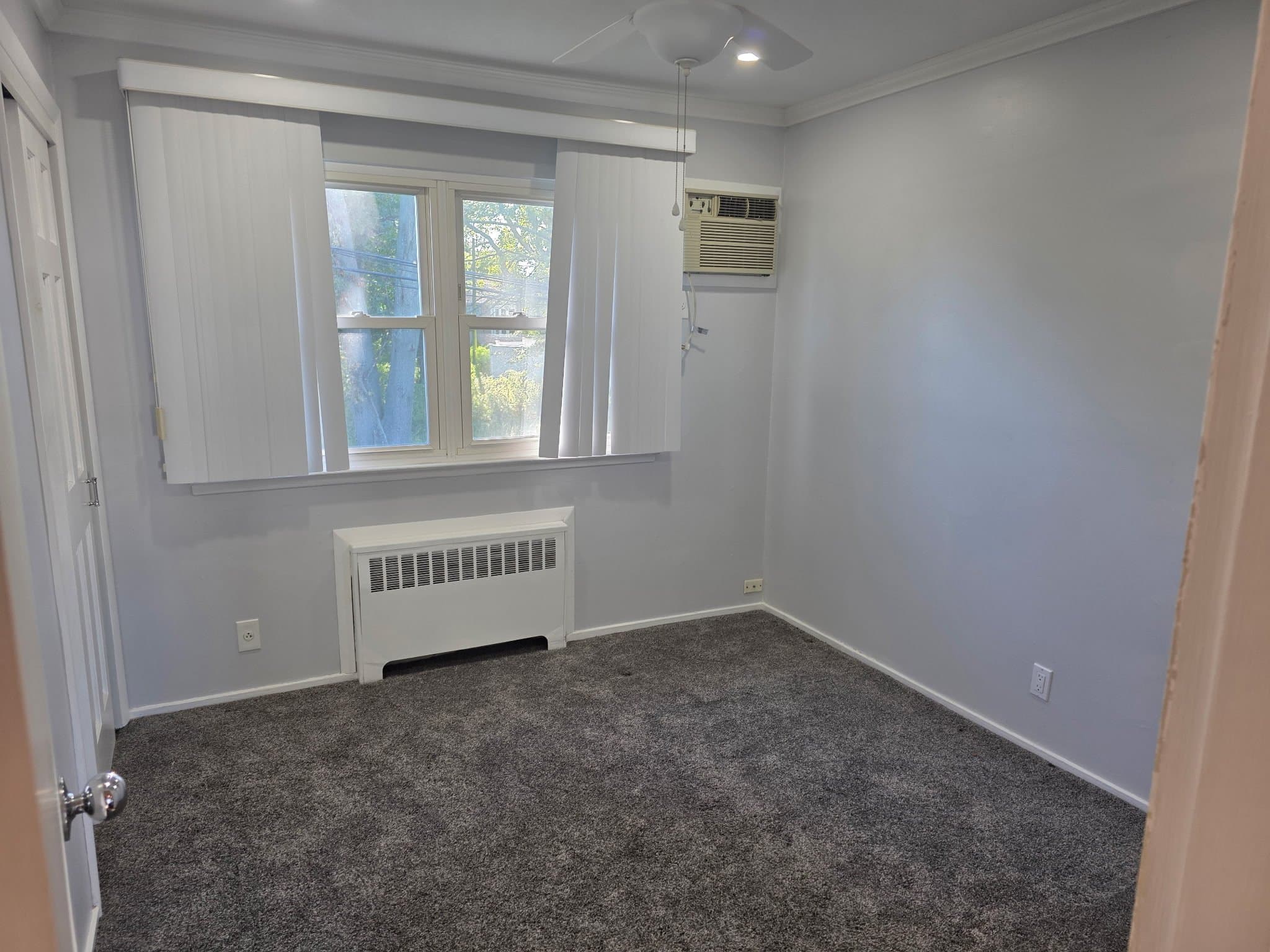 Valley Stream House: 32 Elderberry Ln E
