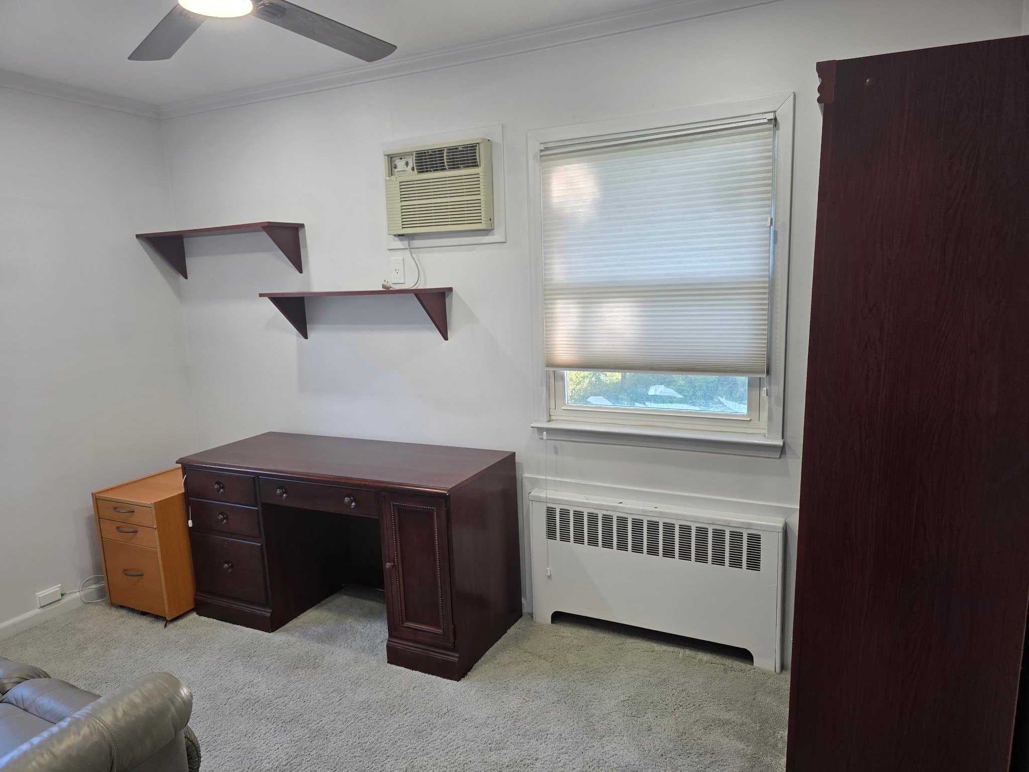 Valley Stream House: 32 Elderberry Ln E